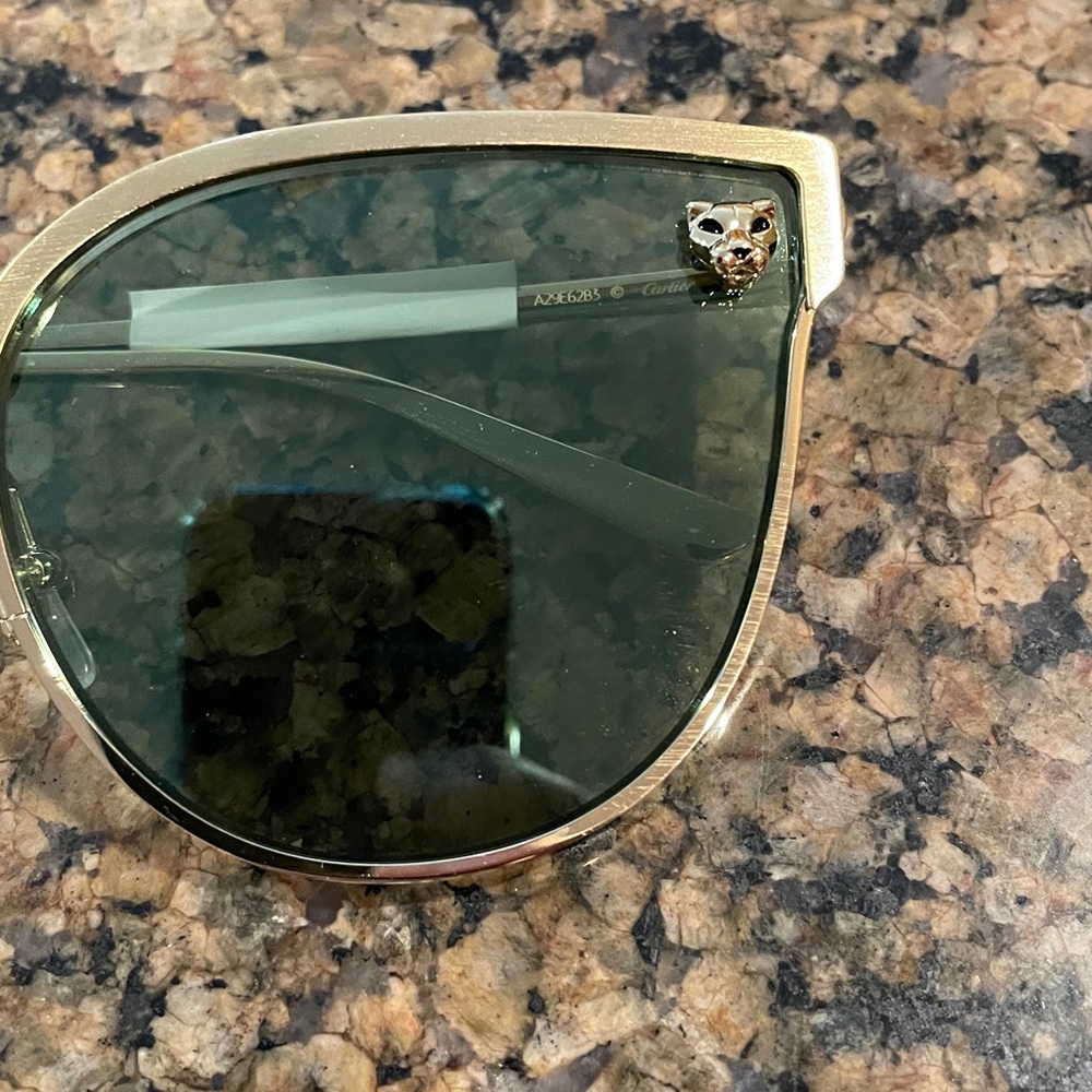 Cartier Panthere Sunglasses with Gold Frame New - Picture 4 of 8